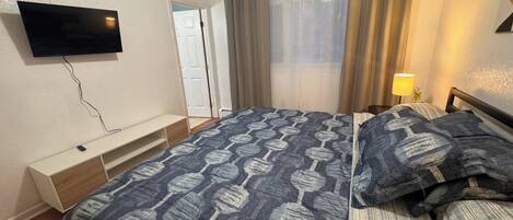 3 bedrooms, iron/ironing board, Internet, bed sheets