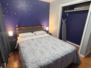 3 bedrooms, iron/ironing board, internet, bed sheets