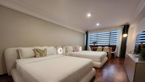 A modern hotel room with two beds, a desk, and a dining area. - Glocaloca Gwangwhamun (Seoul)