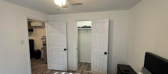 woody pines 2-bedroom cabin in amazing Tyler, Texas. area with cool AC