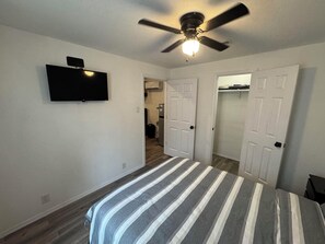 2 habitaciones, tabla de planchar con plancha, wifi y ropa de cama 