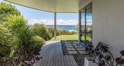 Luxury Lakeview Studio-Acacia Bay