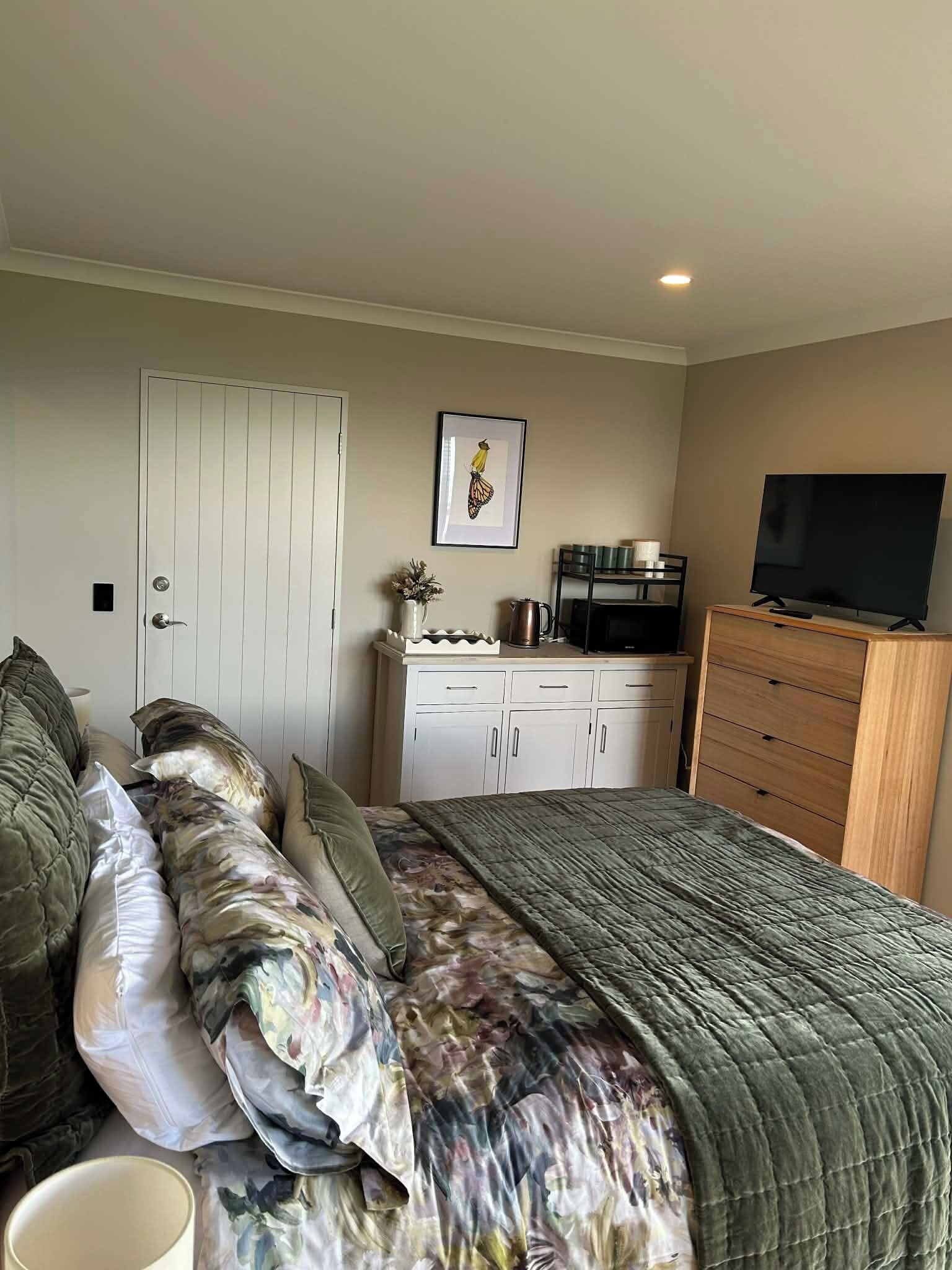 1 bedroom, internet, bed sheets
