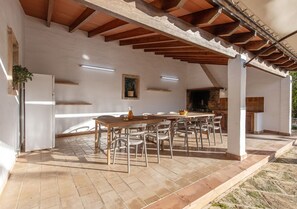 Outdoor dining - Can Miquel with BBQ, pool, terrace and WiFi (Son Proenç)