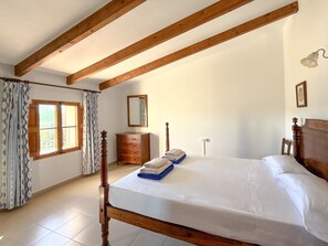 Bügeleisen/Bügelbrett, Reisekinderbett, WLAN, Bettwäsche