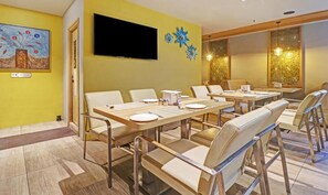 Dining - Hotel Park N (Penumuluru)