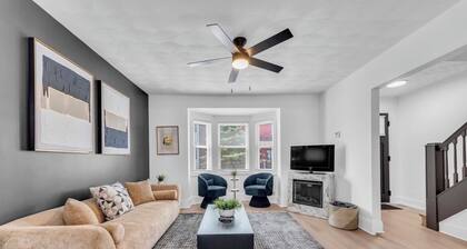 Sleek & Spacious 3BR Near CLE Clinic + Downtown CLE