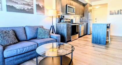 2BR Downtown Condo - By Saddledome - Free Parking