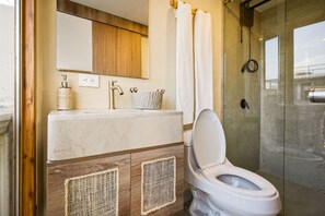 Shower, hair dryer, towels, shampoo - Getsemani Rooftop Pool Paradise - Luxury 5BR (Cartagena de Indias)