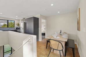 Dining - Mountain View Retreat (Queenstown)