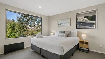 5 bedrooms, iron/ironing board, WiFi, bed sheets