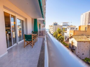 Outdoor dining - Exclusive Lussol Beach Apartment with Pool in Callafel (Calafell)