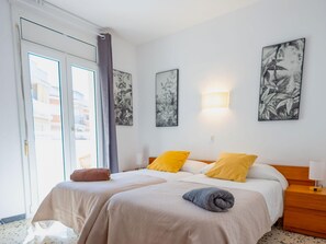 Internet, bed sheets - Exclusive Lussol Beach Apartment with Pool in Callafel (Calafell)