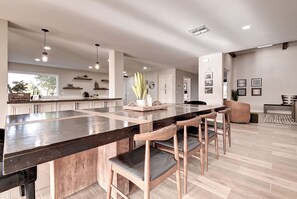 Dining - Marvelous 6-bedroom country house in peaceful Citrus Park retreat (Citrus Park)