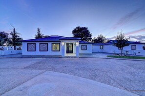 Exterior - Marvelous 6-bedroom country house in peaceful Citrus Park retreat (Citrus Park)
