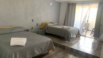 Familierom, balkong, bakgårdsutsikt