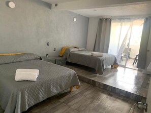 Familiekamer, balkon, uitzicht op binnenplaats