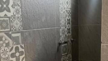 Deluxe Double Room, Patio, Courtyard View | Bathroom