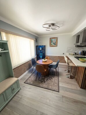 Dining - Serene 2BR Valley Glen Oasis: Private Yard, & BBQ (Los Angeles)