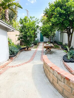Outdoor dining - Serene 2BR Valley Glen Oasis: Private Yard, & BBQ (Los Angeles)