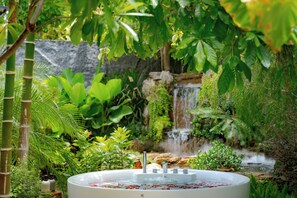 Baignoire à remous extérieure