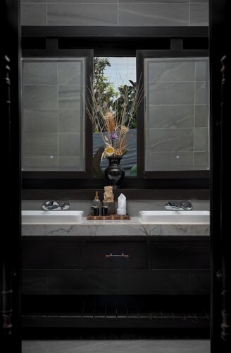 Amara Villa – Tropical Forest Villa in Siem Reap with AC