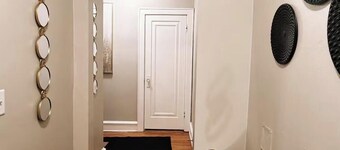 Cozy Modern Apartment w/ Parking – Close to Downtown