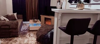 Cozy Modern Apartment w/ Parking – Close to Downtown