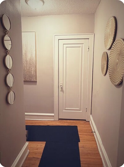 Cozy Modern Apartment w/ Parking – Close to Downtown