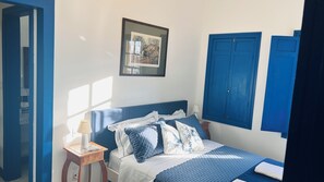 6 bedrooms, iron/ironing board, WiFi, bed sheets