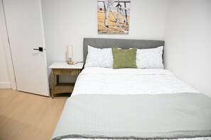 Room - Relax in this calm, spacious, stylish space featuring top-of-the-line appliances (Nisku)
