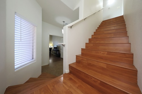 Spacious 4-bedroom house with office and loft in fabulous Tucson.