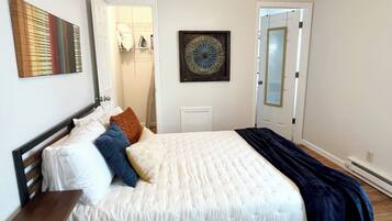 1 bedroom, desk, iron/ironing board, WiFi
