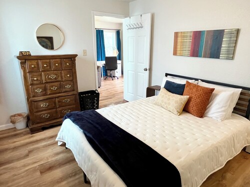 Pet-friendly Ground-lvl Queen Laundry 30+days