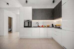 Fridge, oven, stovetop, dishwasher - Holiday Home Maris, Labin, Croatia (Labin)