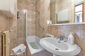 Towels - Sweet Home Silvana, Sanremo, Italy (Sanremo)