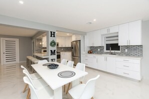 Dining - The Caribbean (Homestead)