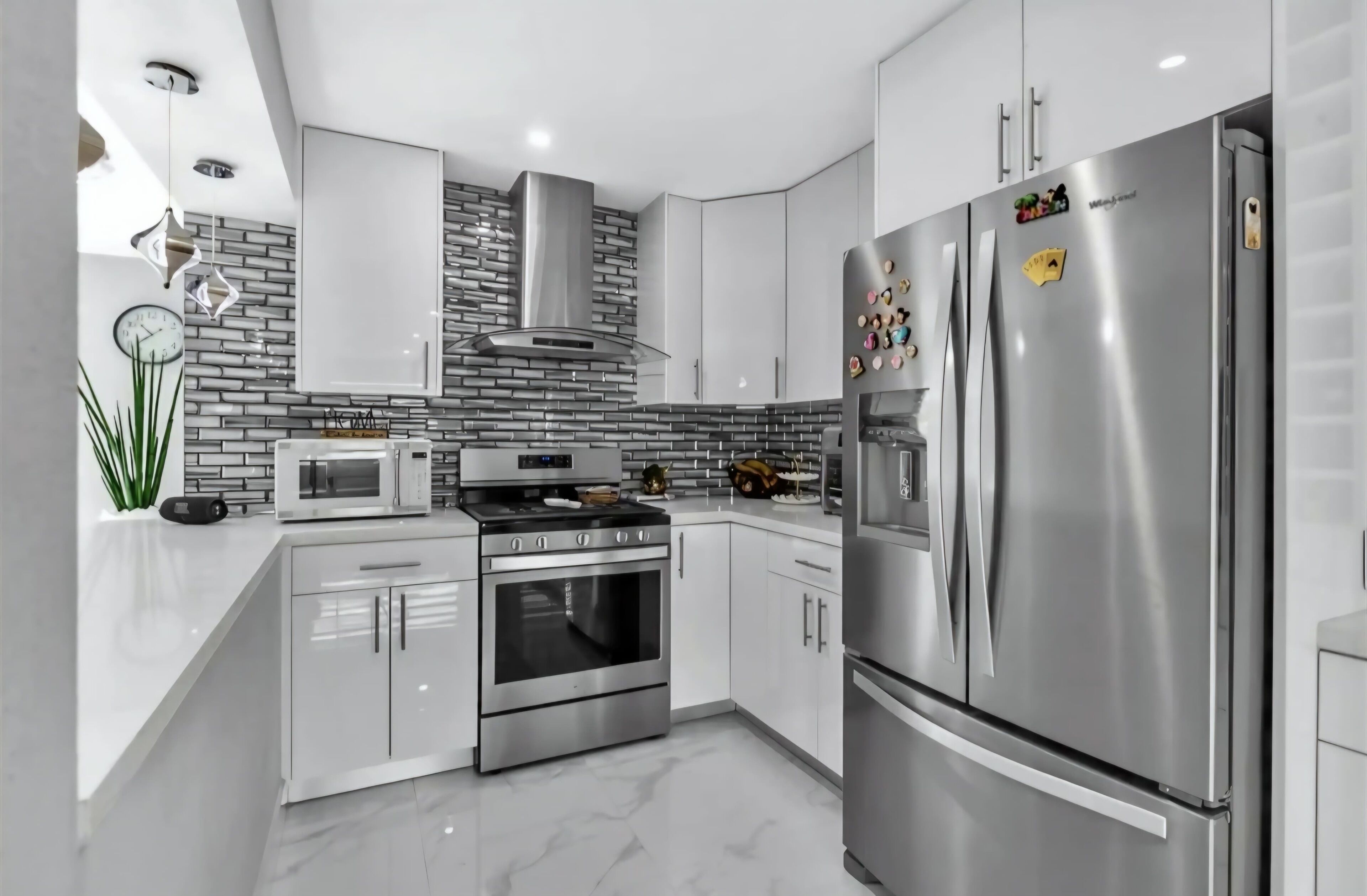 Geladeira, micro-ondas, fogão, cooktop