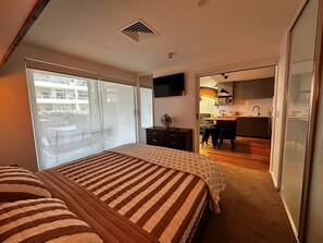 2 habitaciones, tabla de planchar con plancha, wifi y ropa de cama 