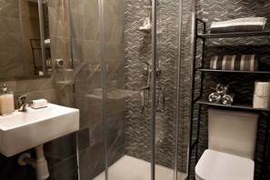 Bathroom - Cozy 2bdr Apart In Bugibba Square, San-Paul-Il-Bahar, Malta (San-Paul-Il-Bahar)