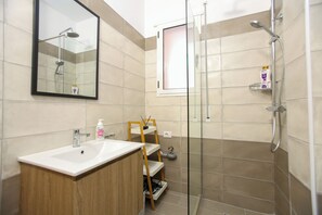 Shower, hair dryer, towels - Bella Casa, Vlore, Albania (Vlore)