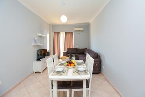 TV - Luna Sea View Apartment 5 Floor, Vlore, Albania (Vlore)