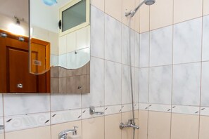 Doccia, asciugacapelli, bidet, asciugamani