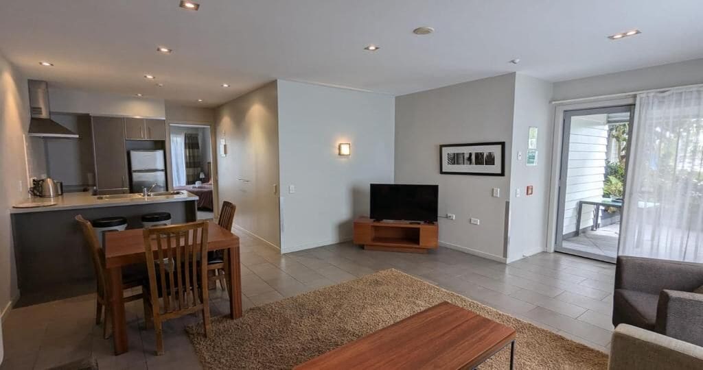Deluxe Apartment, Patio, Ocean View | Interior