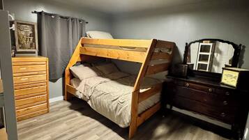 2 bedrooms, iron/ironing board, WiFi, bed sheets
