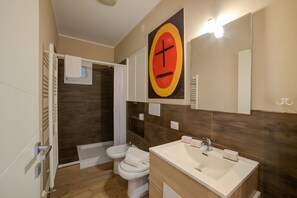 Shower, hair dryer, bidet, towels - Archi Home Lecce In Town Centre, Lecce, Italy (Lecce)