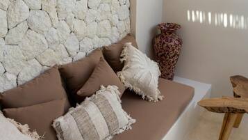 Deluxe Double Room, Pool View | Interior