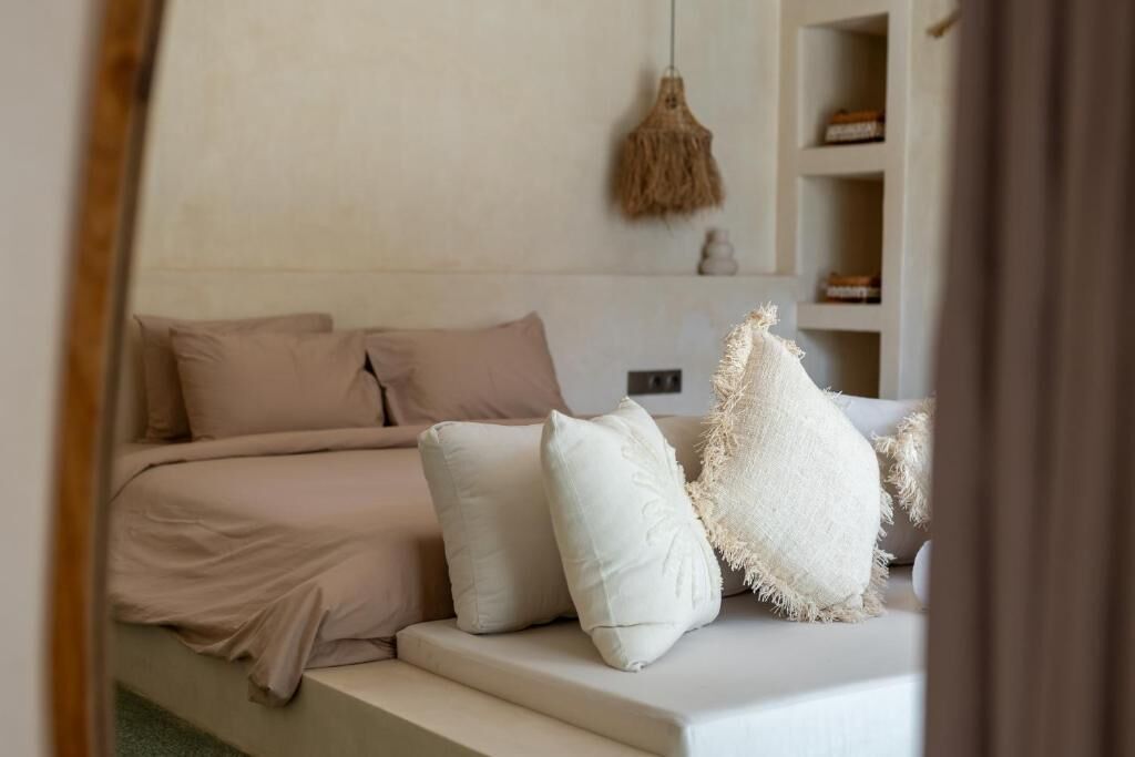 Kamar Double Standar, balkon, pemandangan kolam renang | Brankas, setrika/meja setrika, dan Wi-Fi gratis