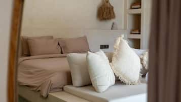 Kamar Double Standar, balkon, pemandangan kolam renang | Brankas, setrika/meja setrika, dan Wi-Fi gratis