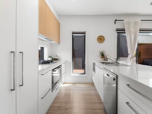 Private kitchen - Capel Haven House by Ready Set Stay (Capel Sound)